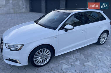 Хэтчбек Audi A3 2017 в 