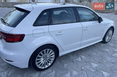 Хэтчбек Audi A3 2017 в 
