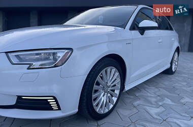 Хэтчбек Audi A3 2017 в 