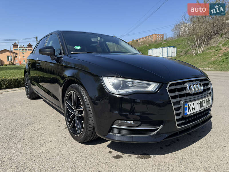 Хетчбек Audi A3 2015 в 