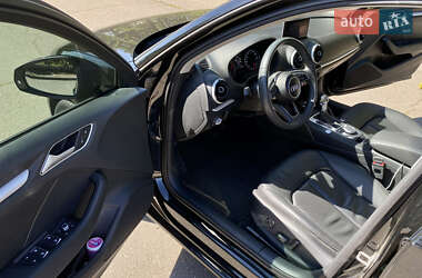 Хетчбек Audi A3 2015 в 
