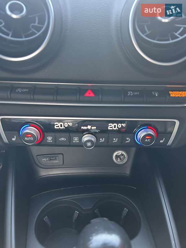 Седан Audi A3 2016 в Киеве