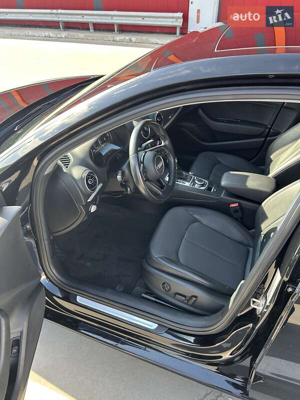 Седан Audi A3 2016 в Киеве