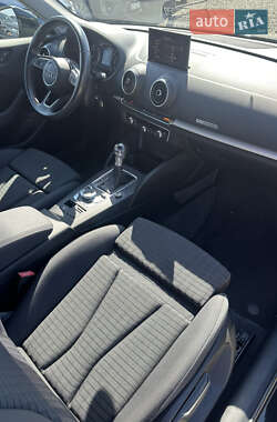 Хэтчбек Audi A3 2017 в 