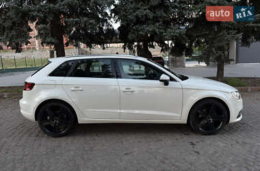 Хэтчбек Audi A3 2013 в 