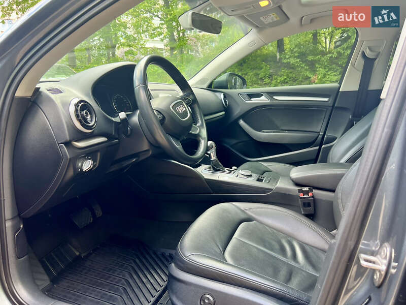 Седан Audi A3 2016 в Киеве