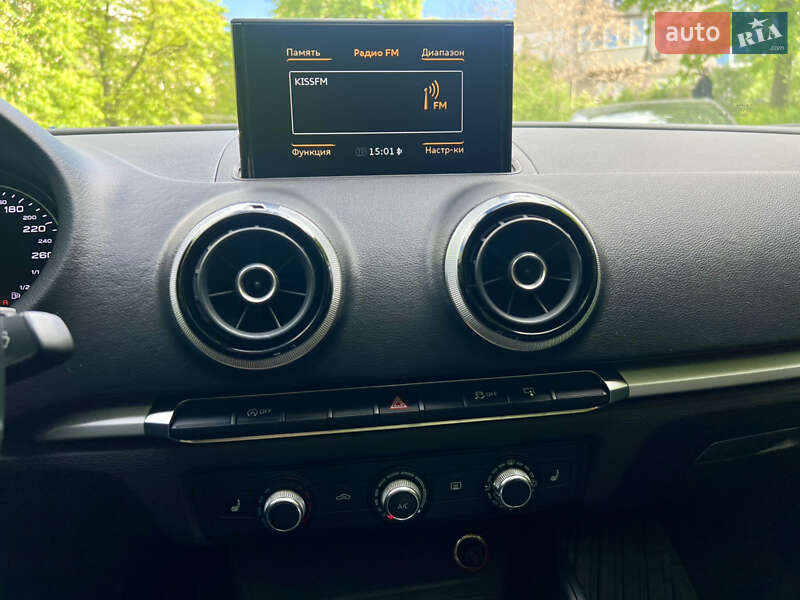 Седан Audi A3 2016 в Киеве