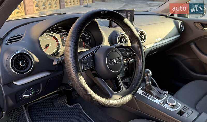 Хетчбек Audi A3 2019 в Львові
