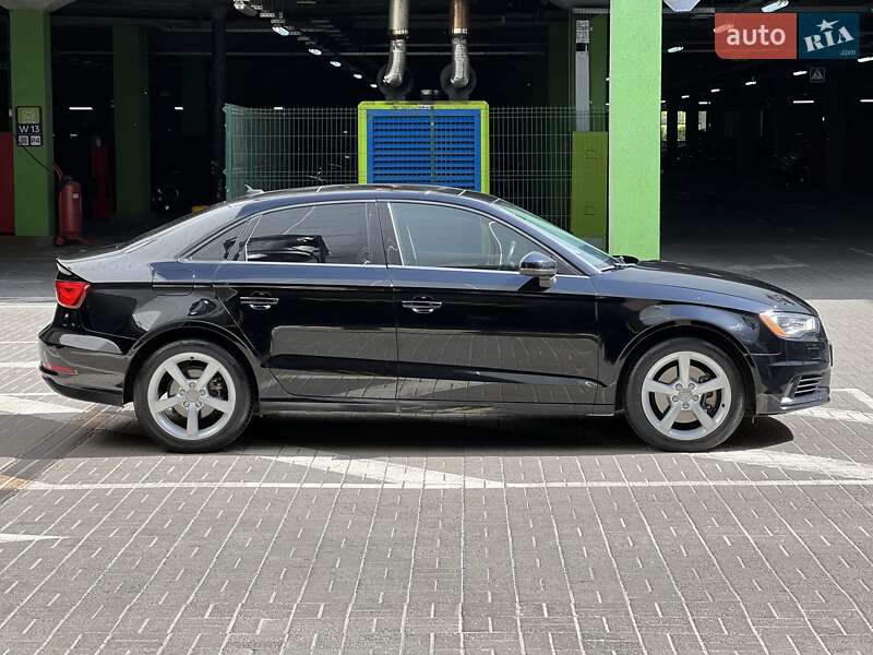 Седан Audi A3 2014 в Киеве