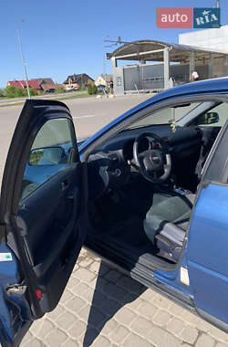 Хэтчбек Audi A3 2001 в 