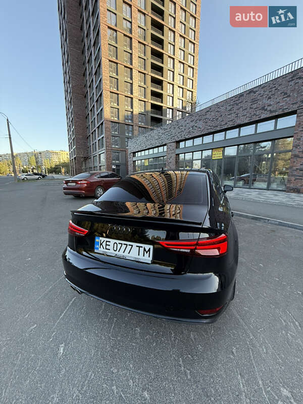 Седан Audi A3 2018 в Дніпрі