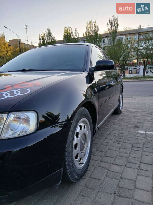 Хетчбек Audi A3 1999 в 