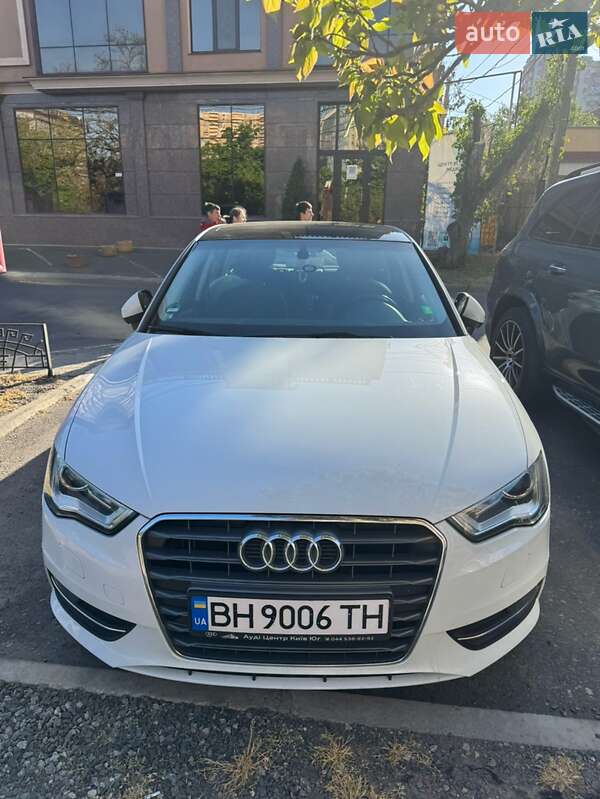 Хэтчбек Audi A3 2015 в 