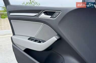 Седан Audi A3 2016 в 