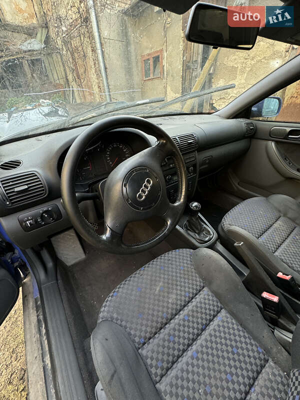 Хэтчбек Audi A3 2000 в Черновцах