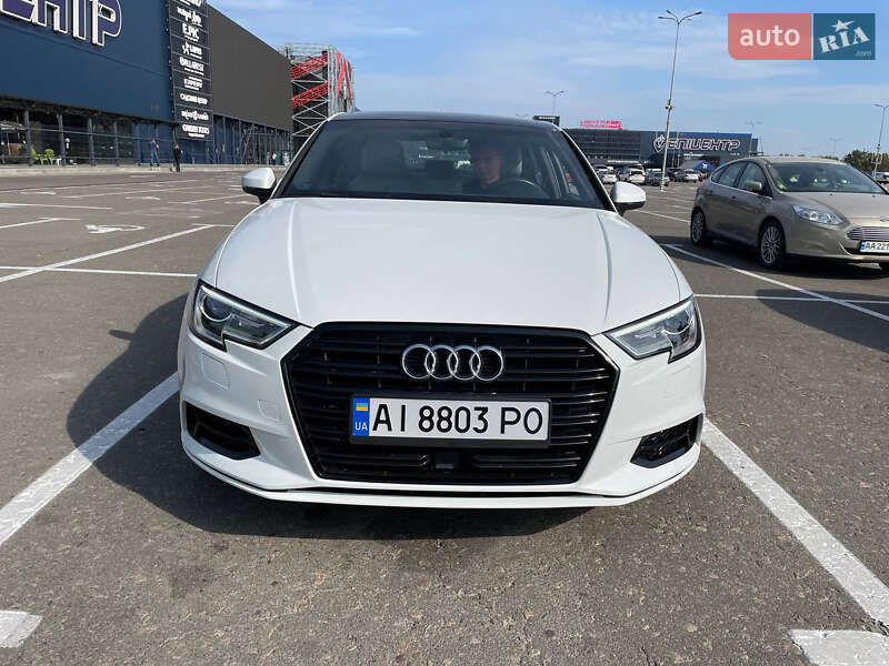 Седан Audi A3 2018 в Киеве