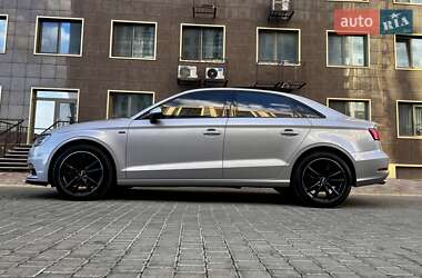 Седан Audi A3 2016 в 