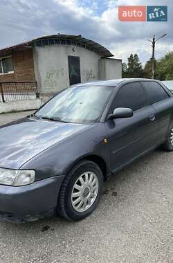 Хэтчбек Audi A3 2000 в 