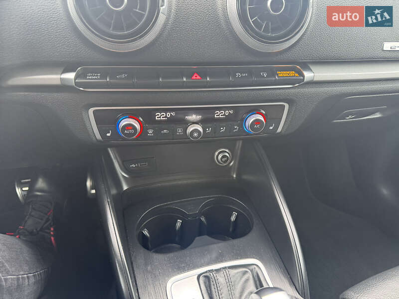 Хэтчбек Audi A3 2017 в Луцке