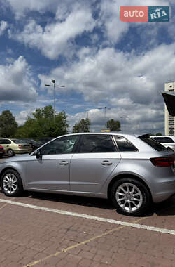 Хетчбек Audi A3 2015 в 