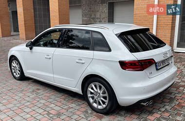 Хэтчбек Audi A3 2016 в 
