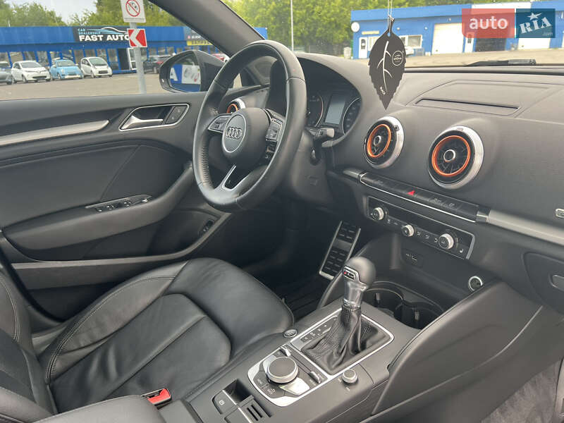 Седан Audi A3 2017 в Киеве