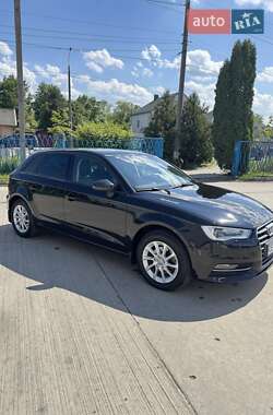 Хетчбек Audi A3 2015 в 