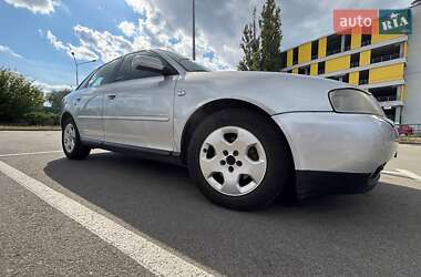 Хэтчбек Audi A3 2001 в 