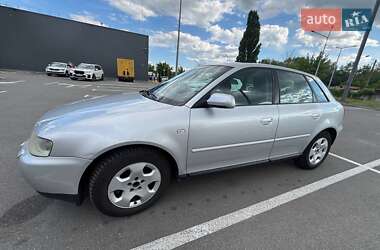 Хэтчбек Audi A3 2001 в 