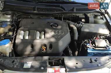 Хэтчбек Audi A3 2001 в 