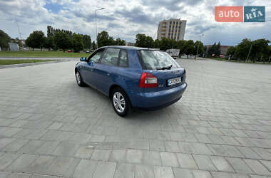 Хетчбек Audi A3 2001 в 
