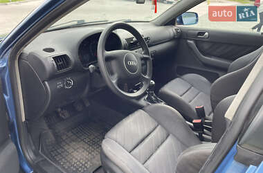 Хетчбек Audi A3 2001 в 