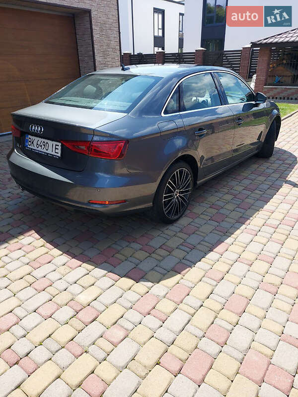 Седан Audi A3 2015 в Рівному