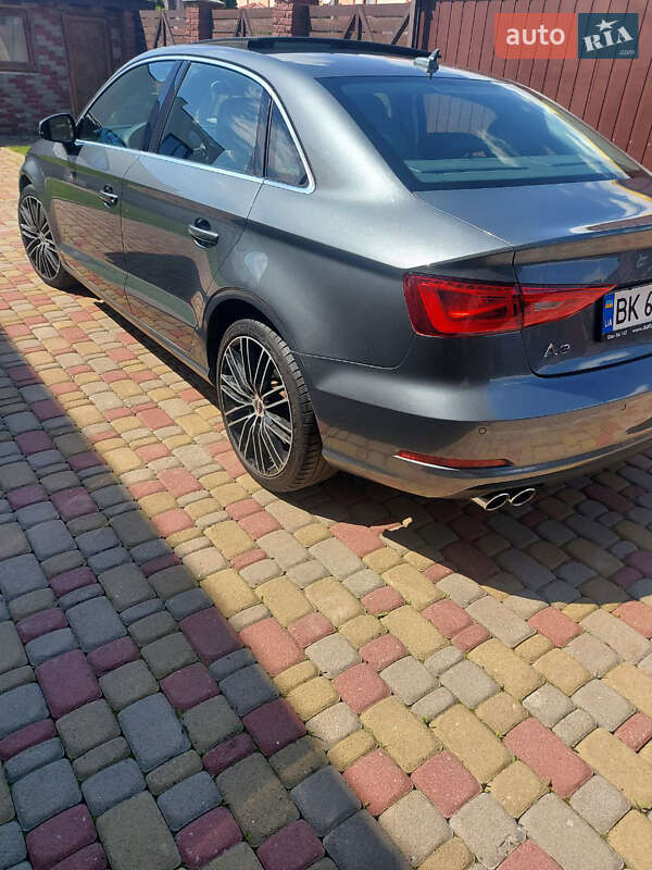 Седан Audi A3 2015 в Рівному