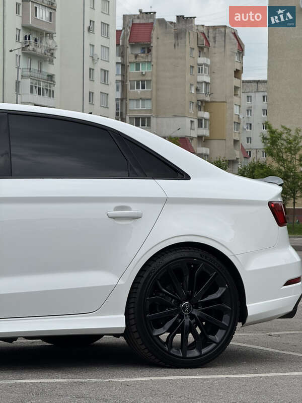Седан Audi A3 2017 в Ивано-Франковске