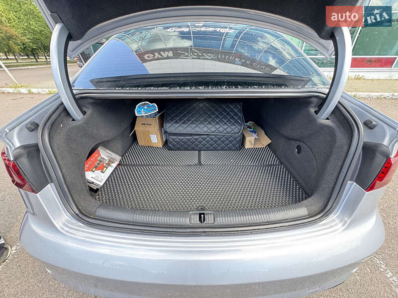 Седан Audi A3 2018 в Николаеве