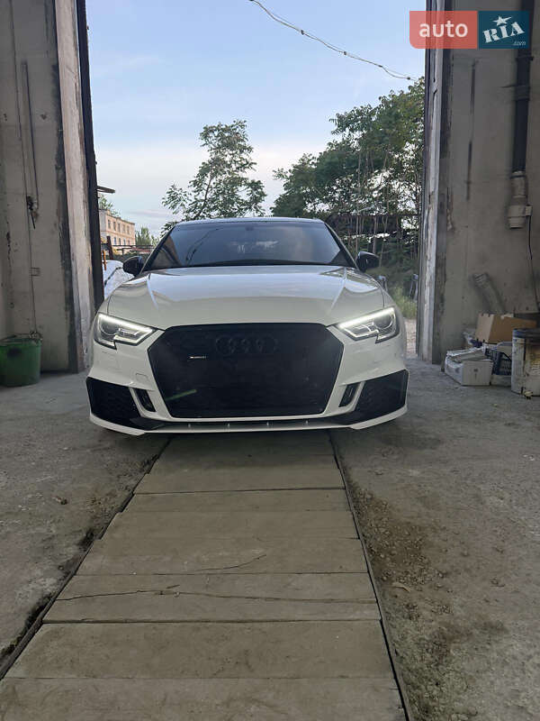 Хэтчбек Audi A3 2016 в 