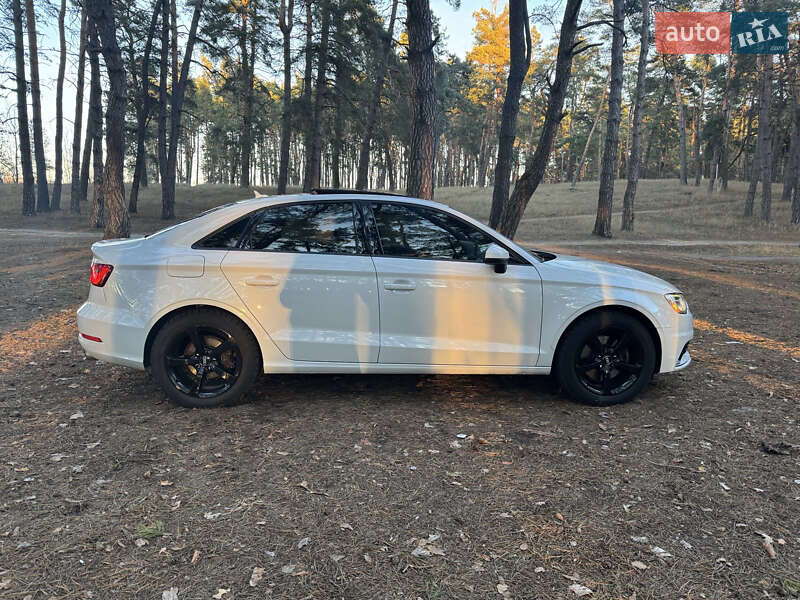 Седан Audi A3 2015 в Киеве
