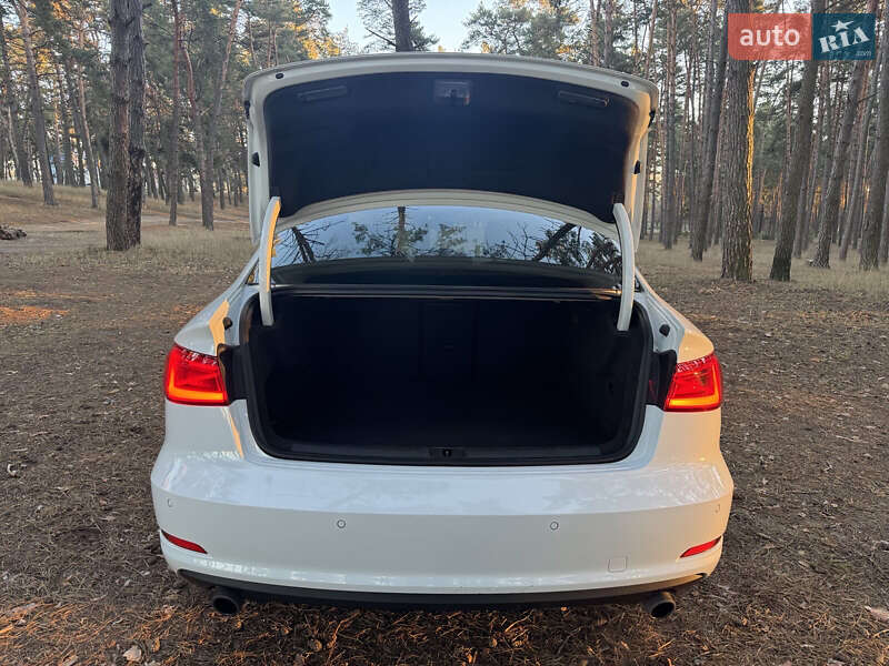 Седан Audi A3 2015 в Киеве