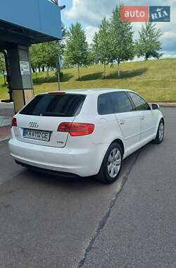 Хэтчбек Audi A3 2013 в 