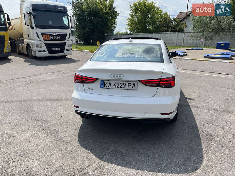 Седан Audi A3 2016 в Киеве