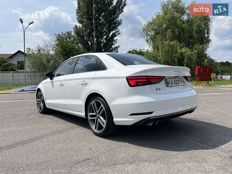 Седан Audi A3 2016 в Киеве