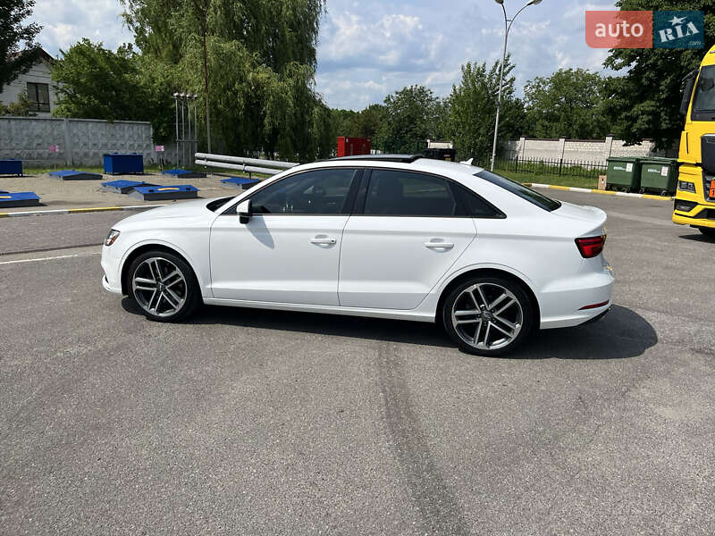 Седан Audi A3 2016 в Киеве