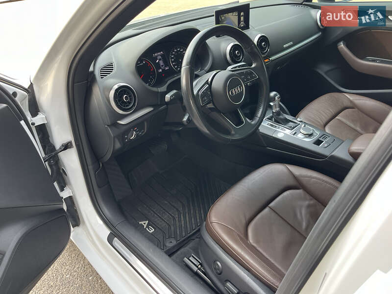 Седан Audi A3 2016 в Киеве