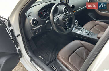 Седан Audi A3 2016 в 