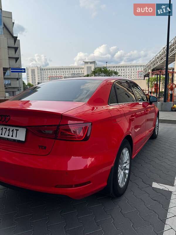 Седан Audi A3 2016 в Киеве