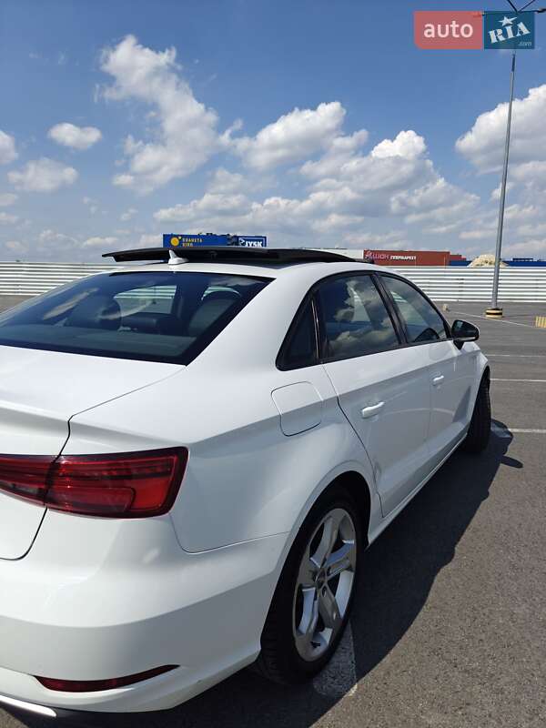 Седан Audi A3 2017 в Львове