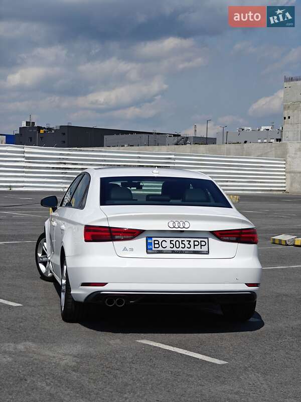 Седан Audi A3 2017 в Львове