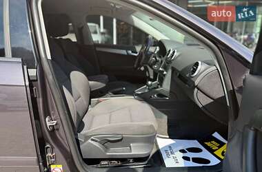 Хэтчбек Audi A3 2011 в 