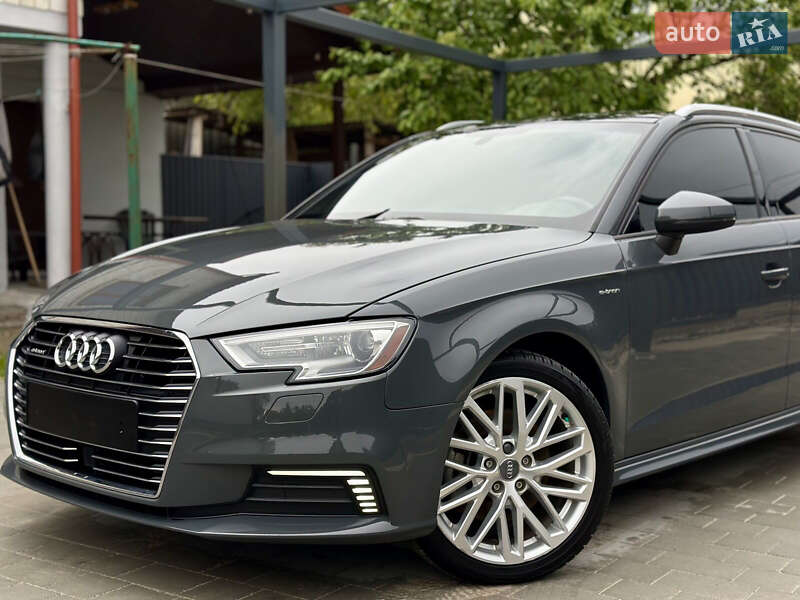 Хэтчбек Audi A3 2017 в Львове